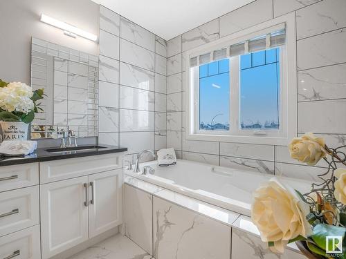 9402 85 Avenue, Morinville, AB - Indoor Photo Showing Bathroom