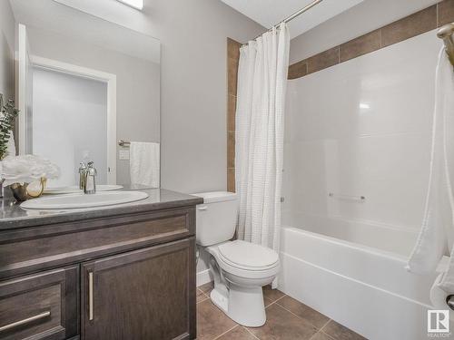 9402 85 Avenue, Morinville, AB - Indoor Photo Showing Bathroom