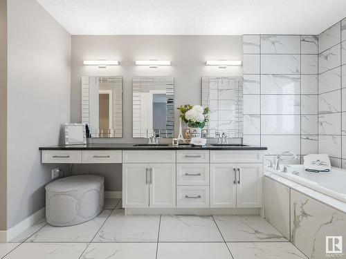 9402 85 Avenue, Morinville, AB - Indoor Photo Showing Bathroom