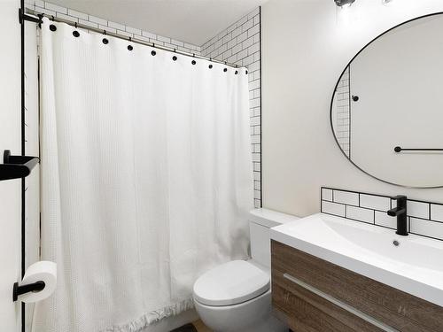 70 Sunflower Lane, Sherwood Park, AB - Indoor Photo Showing Bathroom