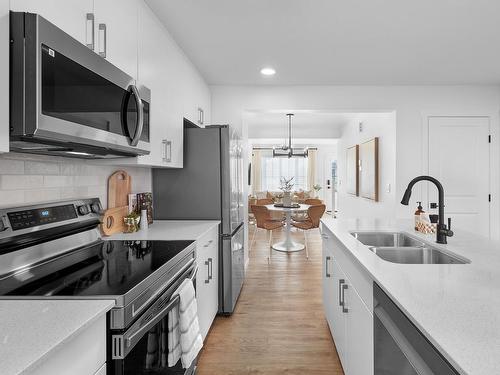 150 Ficus Way, Fort Saskatchewan, AB - Indoor Photo Showing Kitchen With Double Sink With Upgraded Kitchen