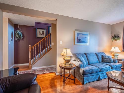 3131 144 Avenue, Edmonton, AB - Indoor Photo Showing Living Room