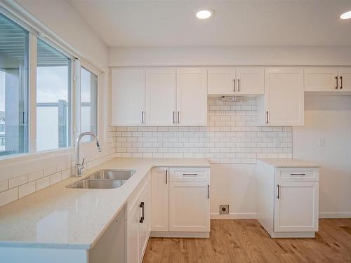 7044 Rosenthal Drive, Edmonton, AB - Indoor Photo Showing Kitchen With Double Sink