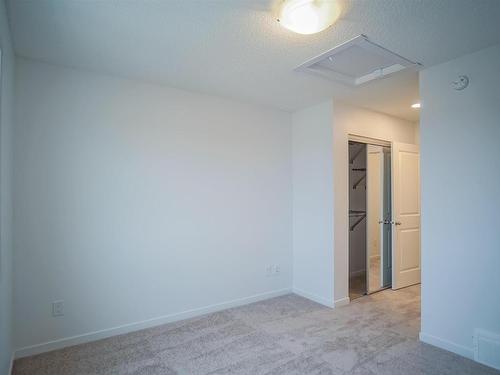 7044 Rosenthal Drive, Edmonton, AB - Indoor Photo Showing Other Room