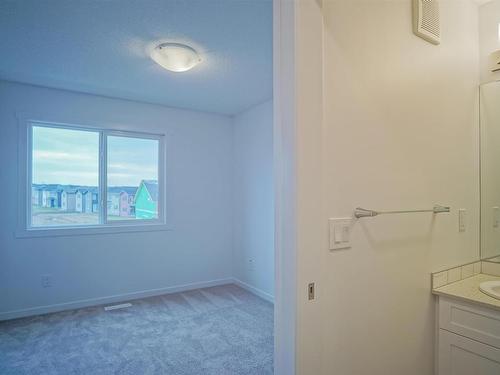 7044 Rosenthal Drive, Edmonton, AB - Indoor Photo Showing Other Room