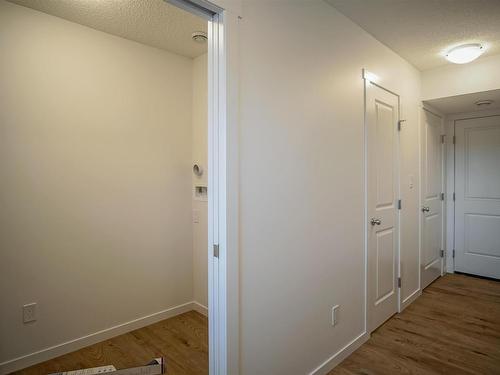 7044 Rosenthal Drive, Edmonton, AB - Indoor Photo Showing Other Room