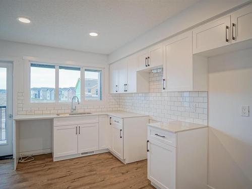 7044 Rosenthal Drive, Edmonton, AB - Indoor Photo Showing Kitchen