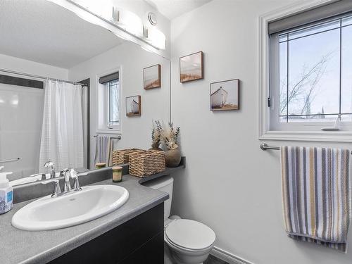 2 Norton Avenue, St. Albert, AB - Indoor Photo Showing Bathroom