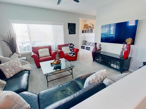 3 Avebury Court, Sherwood Park, AB - Indoor Photo Showing Living Room