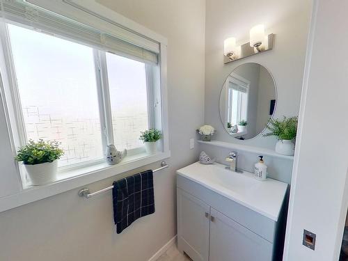 3 Avebury Court, Sherwood Park, AB - Indoor Photo Showing Bathroom