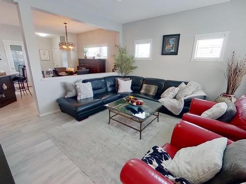 3 Avebury Court, Sherwood Park, AB - Indoor Photo Showing Living Room