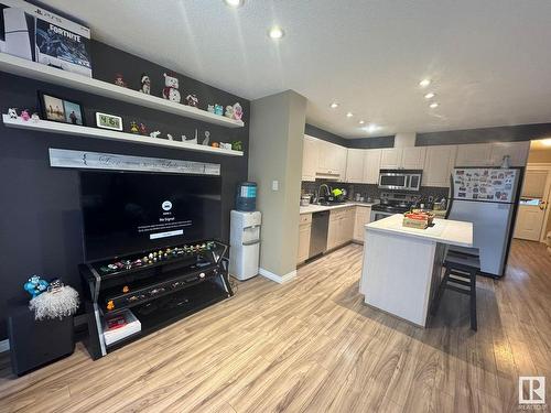 345 Kirkness Road, Edmonton, AB - Indoor Photo Showing Kitchen