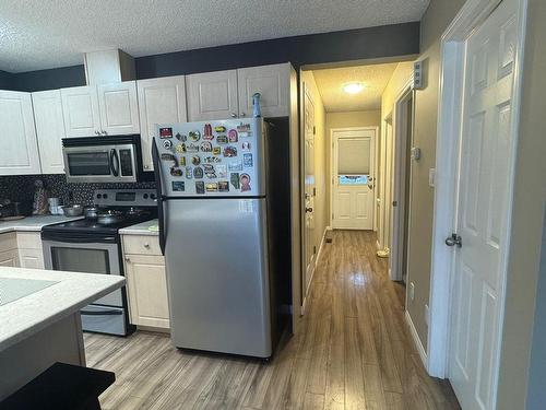 345 Kirkness Road, Edmonton, AB - Indoor Photo Showing Kitchen