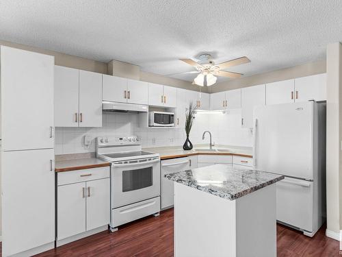 321 16221 95 Street, Edmonton, AB - Indoor Photo Showing Kitchen