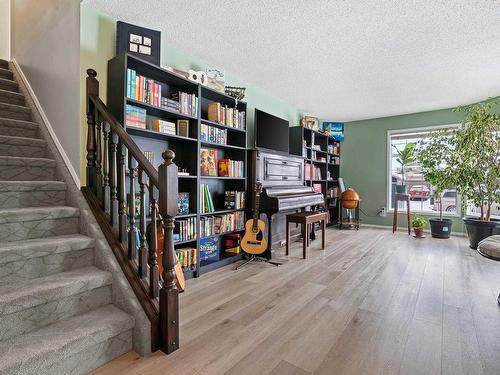 #179 St. Andrews Drive, Stony Plain, AB - Indoor Photo Showing Kitchen