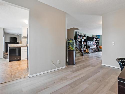 #179 St. Andrews Drive, Stony Plain, AB - Indoor Photo Showing Kitchen