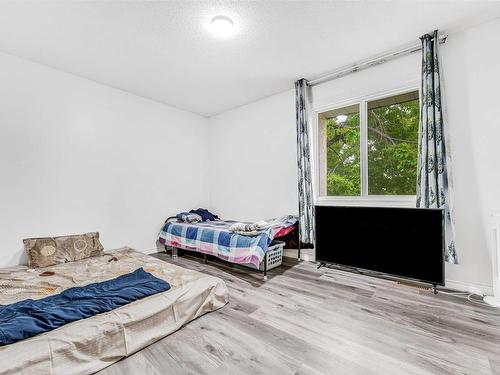 58 Lakewood Village, Edmonton, AB - Indoor Photo Showing Bedroom