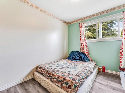 58 Lakewood Village, Edmonton, AB - Indoor Photo Showing Bedroom