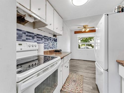 58 Lakewood Village, Edmonton, AB - Indoor Photo Showing Kitchen