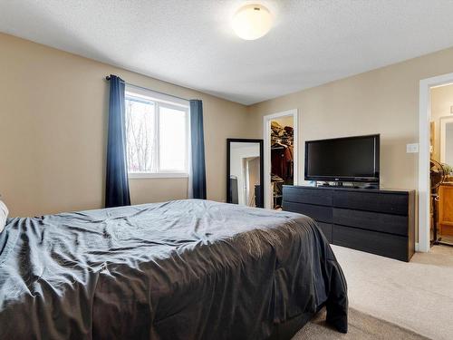 9057 Scott Crescent, Edmonton, AB - Indoor Photo Showing Bedroom