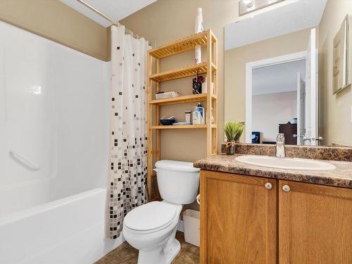 9057 Scott Crescent, Edmonton, AB - Indoor Photo Showing Bathroom