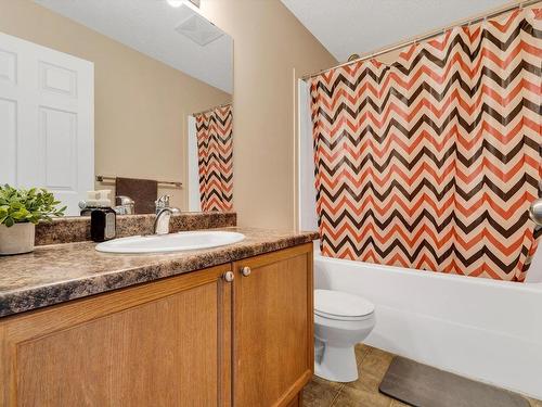 9057 Scott Crescent, Edmonton, AB - Indoor Photo Showing Bathroom