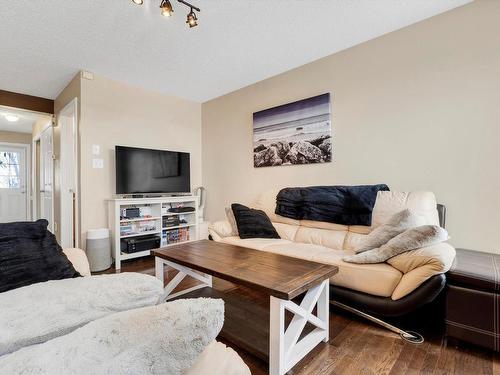 9057 Scott Crescent, Edmonton, AB - Indoor Photo Showing Living Room