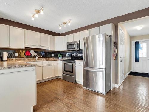 9057 Scott Crescent, Edmonton, AB - Indoor Photo Showing Kitchen