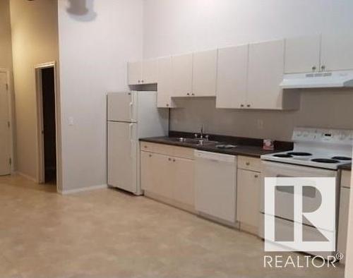 103 9817 103 Street, Fort Saskatchewan, AB - Indoor Photo Showing Kitchen