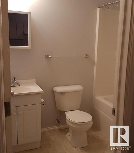 103 9817 103 Street, Fort Saskatchewan, AB - Indoor Photo Showing Bathroom