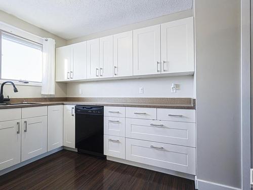 21 Lundy Park Road, Stony Plain, AB - Indoor Photo Showing Kitchen