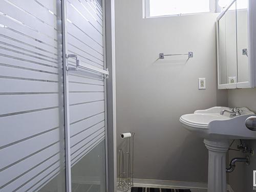 21 Lundy Park Road, Stony Plain, AB - Indoor Photo Showing Bathroom