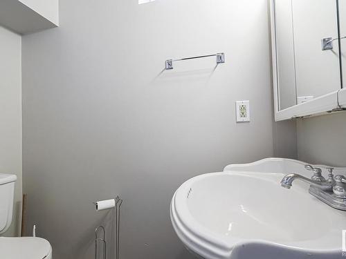 21 Lundy Park Road, Stony Plain, AB - Indoor Photo Showing Bathroom