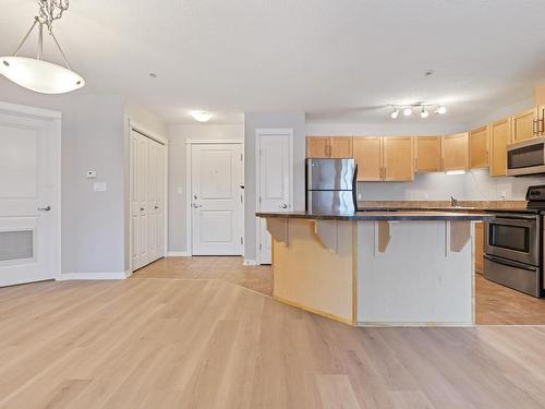 201 300 Spruce Ridge Road, Spruce Grove, AB - Indoor Photo Showing Kitchen