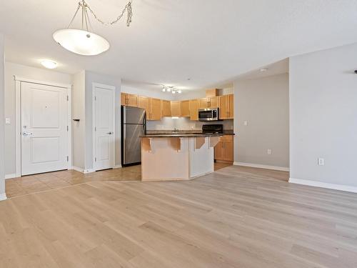 201 300 Spruce Ridge Road, Spruce Grove, AB - Indoor Photo Showing Kitchen