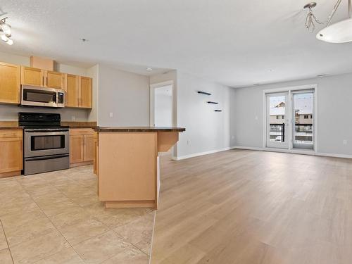 201 300 Spruce Ridge Road, Spruce Grove, AB - Indoor Photo Showing Kitchen