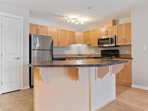 201 300 Spruce Ridge Road, Spruce Grove, AB - Indoor Photo Showing Kitchen