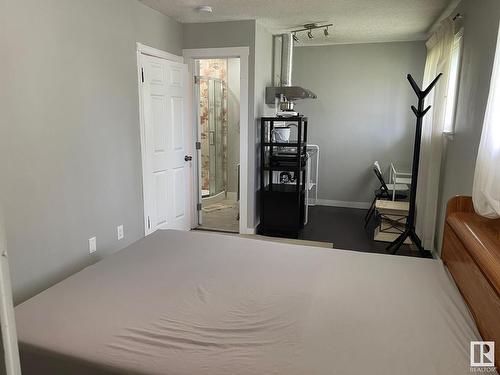 5119 Fourier Drive, Calgary, AB - Indoor Photo Showing Bedroom