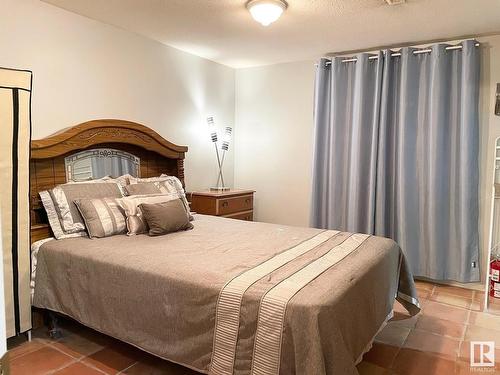 5119 Fourier Drive, Calgary, AB - Indoor Photo Showing Bedroom