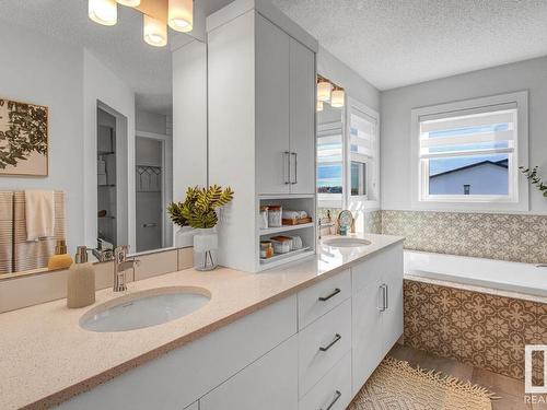 19011 20 Avenue, Edmonton, AB - Indoor Photo Showing Bathroom