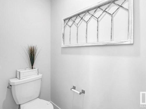 19011 20 Avenue, Edmonton, AB - Indoor Photo Showing Bathroom