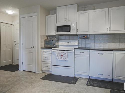 409 261 Youville Drive E, Edmonton, AB - Indoor Photo Showing Kitchen