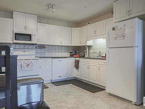 409 261 Youville Drive E, Edmonton, AB - Indoor Photo Showing Kitchen