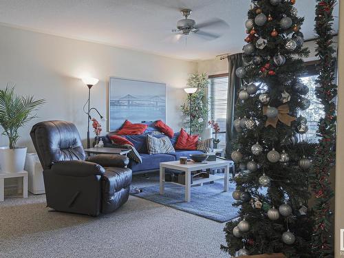 409 261 Youville Drive E, Edmonton, AB - Indoor Photo Showing Living Room