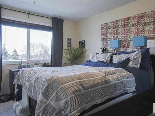 409 261 Youville Drive E, Edmonton, AB - Indoor Photo Showing Bedroom