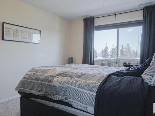 409 261 Youville Drive E, Edmonton, AB - Indoor Photo Showing Bedroom