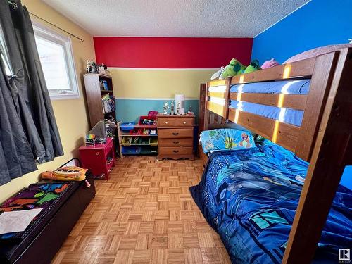 5201 45B Avenue, Vegreville, AB - Indoor Photo Showing Bedroom