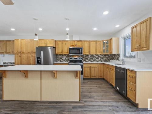 5906 Meadow Way, Cold Lake, AB - Indoor Photo Showing Kitchen With Upgraded Kitchen