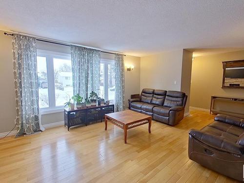 10512 104 Street, Westlock, AB - Indoor Photo Showing Living Room