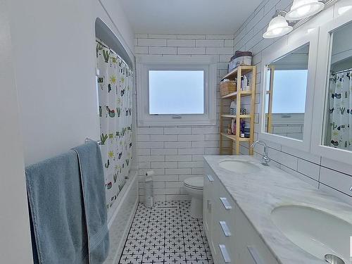 10512 104 Street, Westlock, AB - Indoor Photo Showing Bathroom